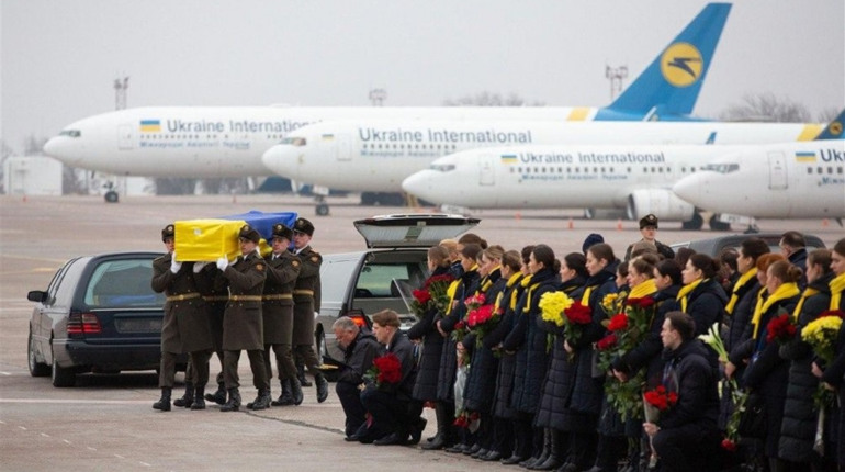 Літак з новокаховчанкою збили двома ракетами