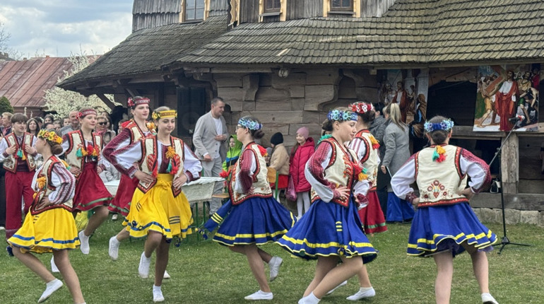 Як пройшов фестиваль "Гаївка Перемоги" біля церкви Святого Юра у Дрогобичі: добірка фото