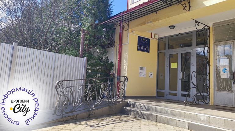 Чи доступний вокзал та центр зайнятості Дрогобича людям з інвалідністю — огляд від бойового медика