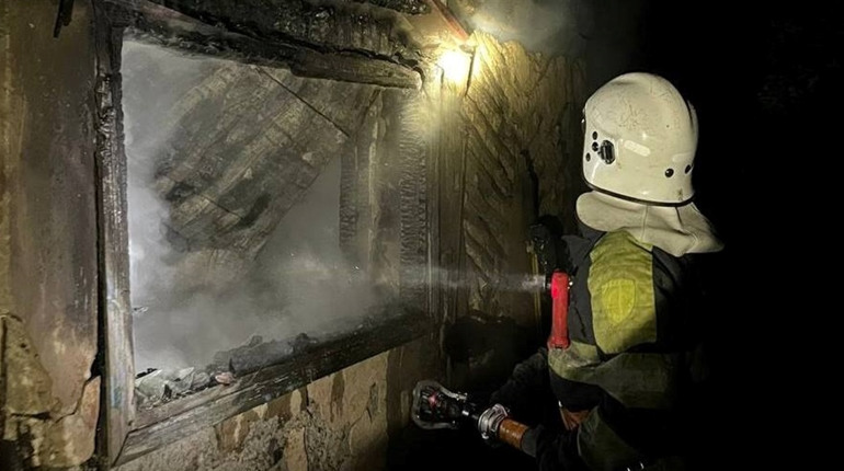 Рятувальники загасили пожежу в будинку у Великій Снітинці