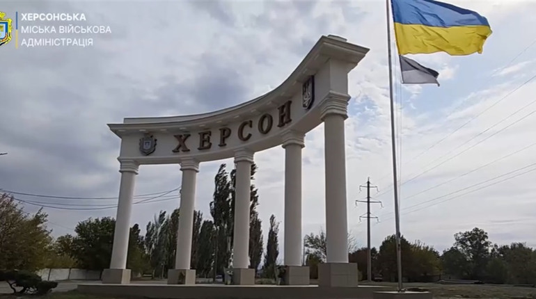 Через обстріли у Херсоні пошкоджено лінії електромереж: де немає світла і коли буде