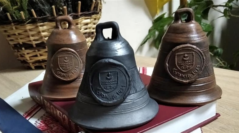 Керівник однієї із громад Чортківщини колекціонує унікальні дзвоники з усього світу