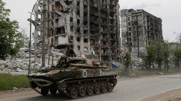 У окупованому Сєвєродонецьку висихають озера, а у Попасній люди живуть у руїнах: що чекає на міста
