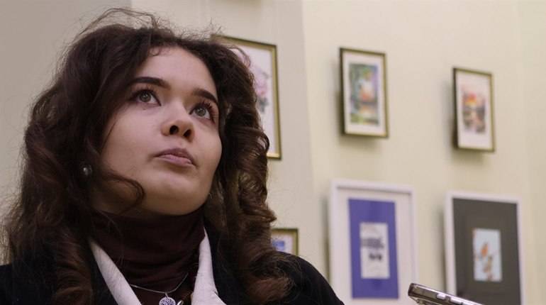 Світла творчість Яни Світлик: мистецтво проти темряви. У первомайському музеї відрили виставку