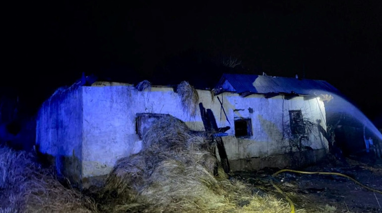 У Сарненському районі ліквідували пожежу в приватному господарстві