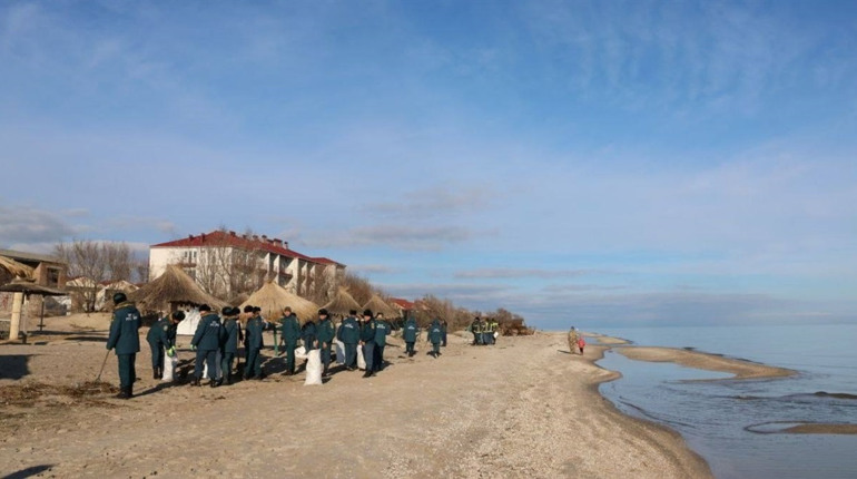 Екологічна катастрофа в Керченській протоці: мазут вже на Азові і дістався Бердянська та Кирилівки