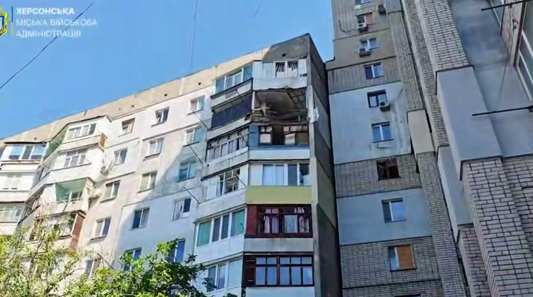 На Херсонщині армія рф завдала ударів по житлових кварталах, критичній та соціальній інфраструктурі