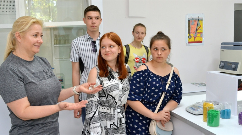 В Уманському національному університеті садівництва влаштували екскурсію для дітей-переселенців