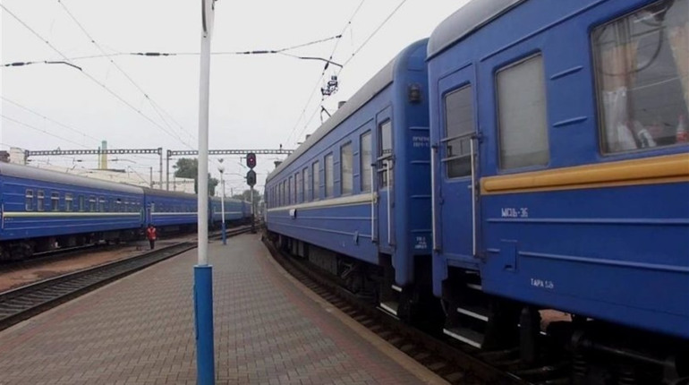 З 1 червня Укрзалізниця відновила рух 439 приміських поїздів