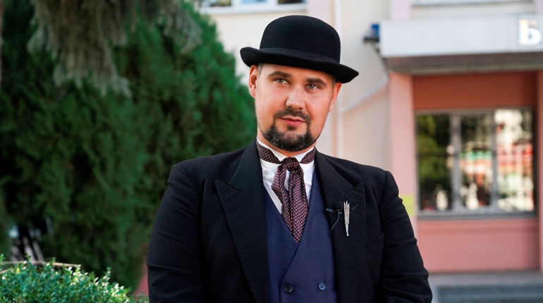 Гід, який став легендою: атмосферні екскурсії Романа Григор'єва, що дивують барчан та гостей міста