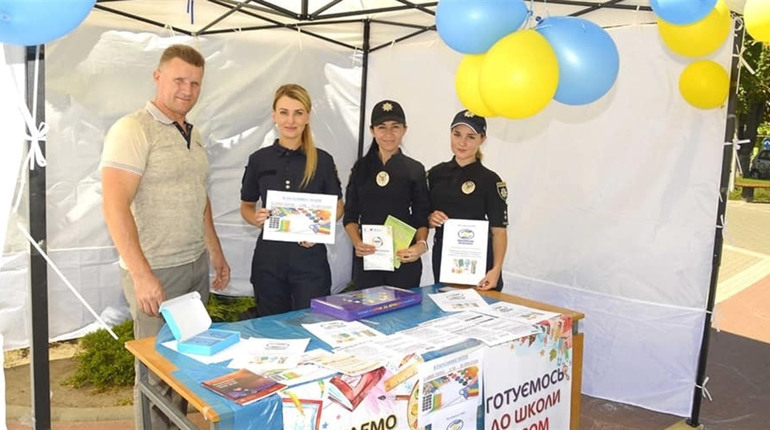 Фастівські поліцейські збирають шкільне приладдя для дітей переселенців