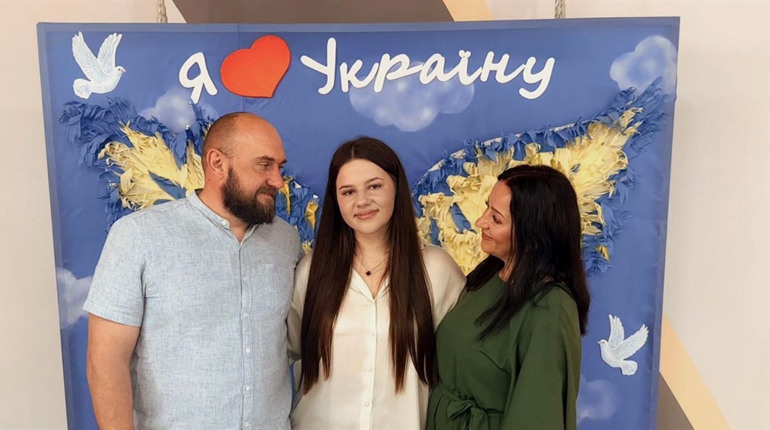 «Діти війни Сумщини»: як 17-річна глухівчанка Поліна Новикова творить історію під час війни