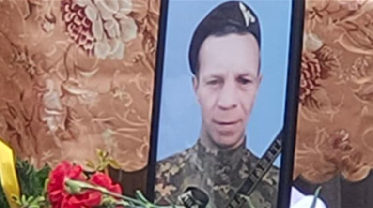 З Миколаївки призвався, під Миколаївкою і загинув: 18 травня земляки прощались з Валерієм Гоковим