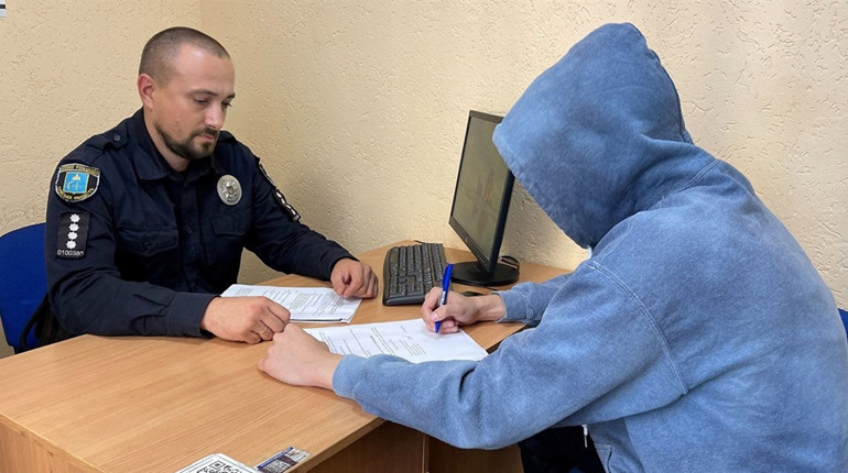 На Шосткинщині затримали чоловіка, який зберігав удома гранати, міну та тротил