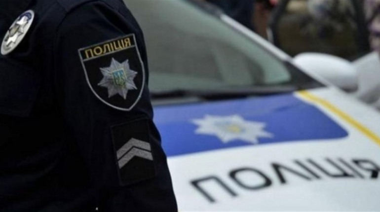 Викрали автомобіль і гроші: поліцейські Умані розшукують підозрюваних і просять допомоги