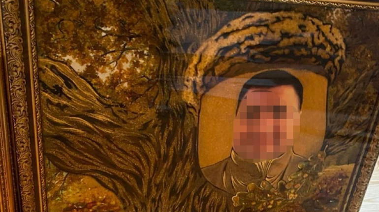 Мільйони доларів готівкою й елітні авто: у депутата Рівнеоблради із Сарн провели обшуки