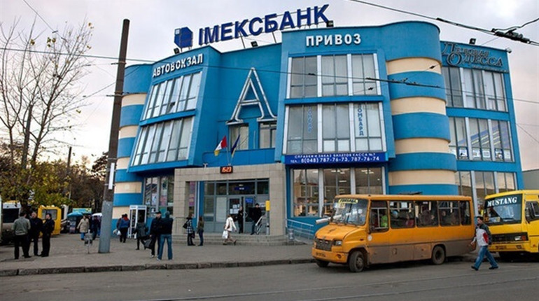 Труханов хоче заборонити автобусам з області приїжджати в район Привозу