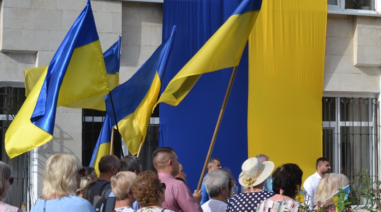 Синьо-жовтий символ незламності урочисто підняли в Южноукраїнську. Дивіться ФОТО та ВІДЕО