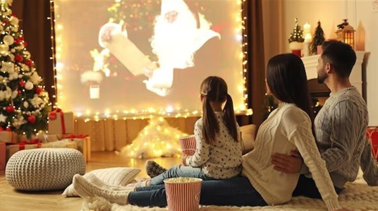 10 найкращих новорічних фільмів для всієї родини: що подивитися на зимові свята