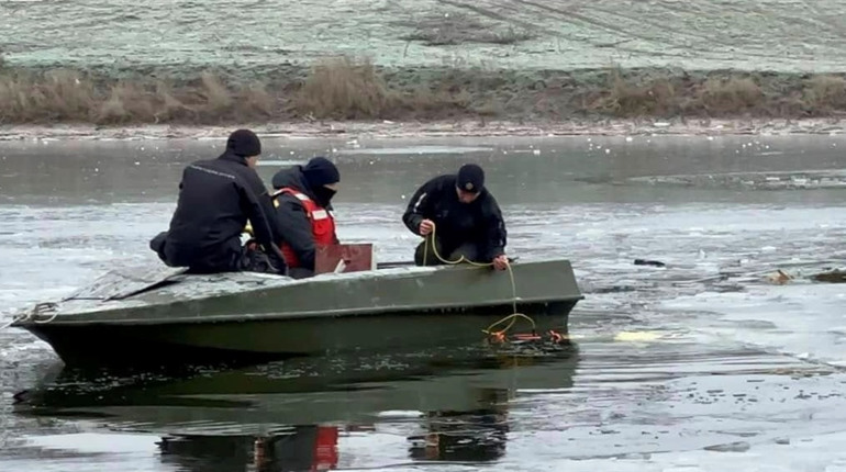 На Херсонщині загинули троє дітей: гуляли по замерзлій річці та провалилися під лід