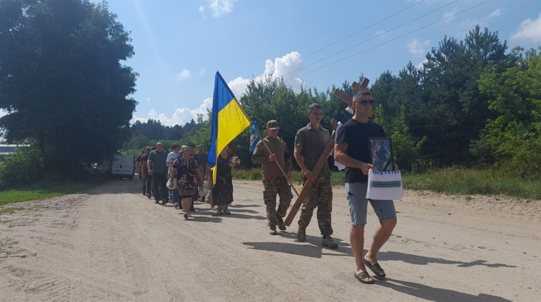 У Слоуті в останню путь проводжають загиблого на Херсонському напрямку Олександра Костюченка