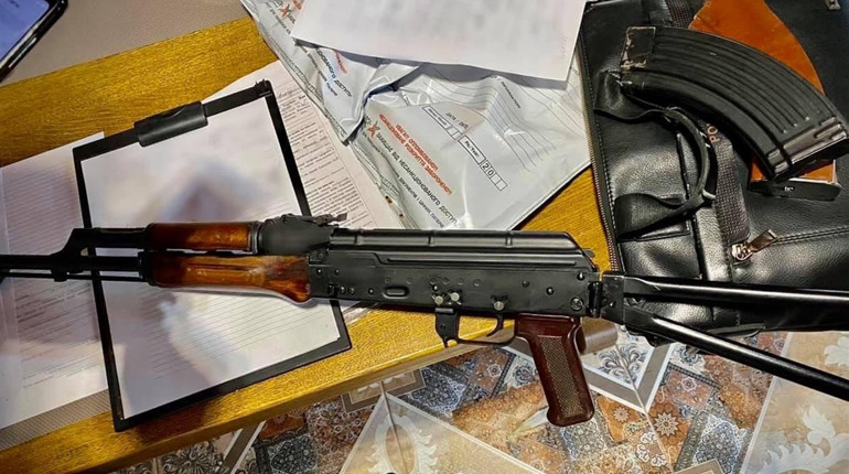 Вивезли в ліс та катували: правоохоронці повідомили про підозру трьом чоловікам