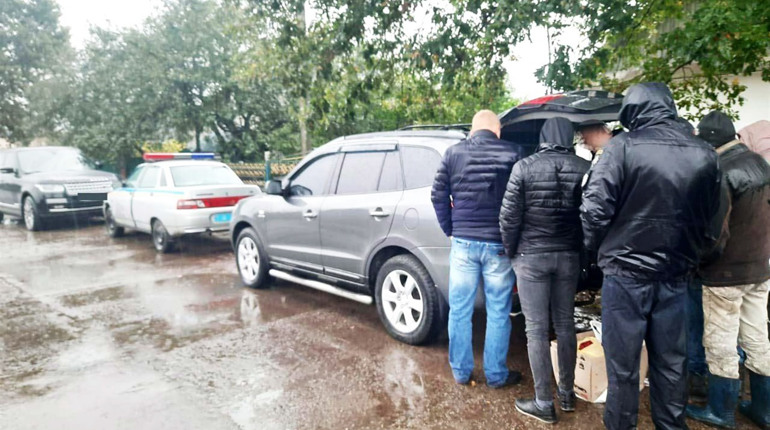 Більше восьми кілограмів бурштину виявили поліцейські в автомобілі жителя Володимирця