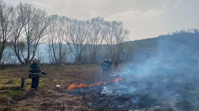 Щодня — пожежа. Сьогодні рятувальники виїжджали у село Скіпче