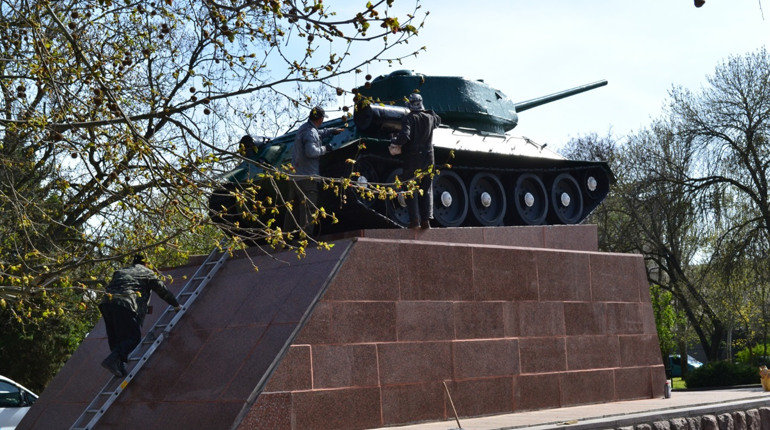 У херсонських парках прибиратимуть за допомогою нової техніки. Її придбають в лізинг