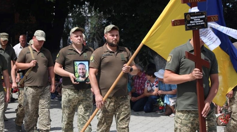 Громада Сміли прощалася із захисником Євгеном Недашківським
