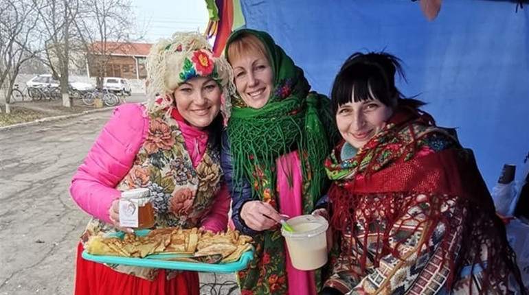Три бомбезних рецепти млинців на Масницю від “Першопокровських дівуль”