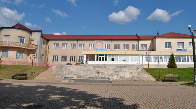 Вхід у найбільшу залу Городоцької громади заборонено. У фойє будинку культури впала стеля