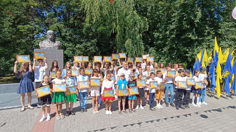 45 найкращих учнів Захарівської громади отримали заслужене визнання за свої успіхи в навчанні