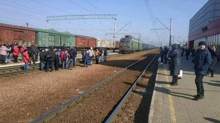 У Фастові пасажири перекрили залізницю