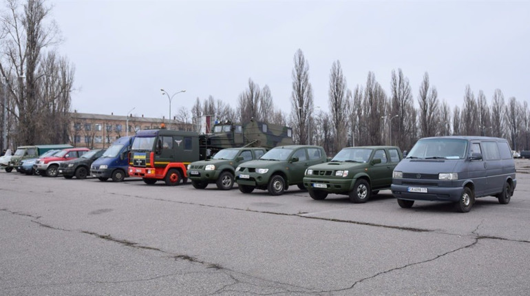 Захисникам України передали 10 транспортних засобів від Черкащини