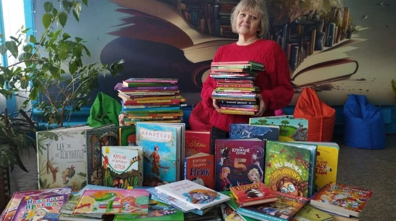 Шосткинська бібліотека отримала нові книги для дітей від проєкту "Добраніч"