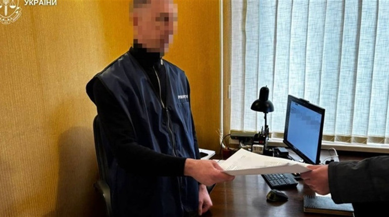 Майже 2 млн грн збитків: у П’ятихатках судитимуть посадовця через ремонт доріг