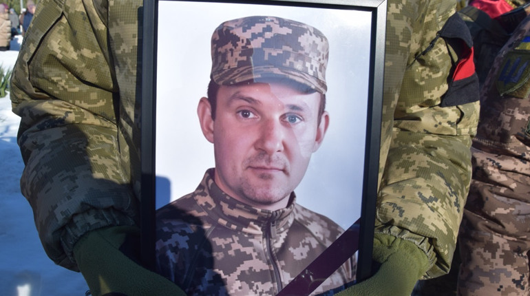 Віддав життя за Україну: Нетішинська громада провела у вічність Героя Олександра Форсюка