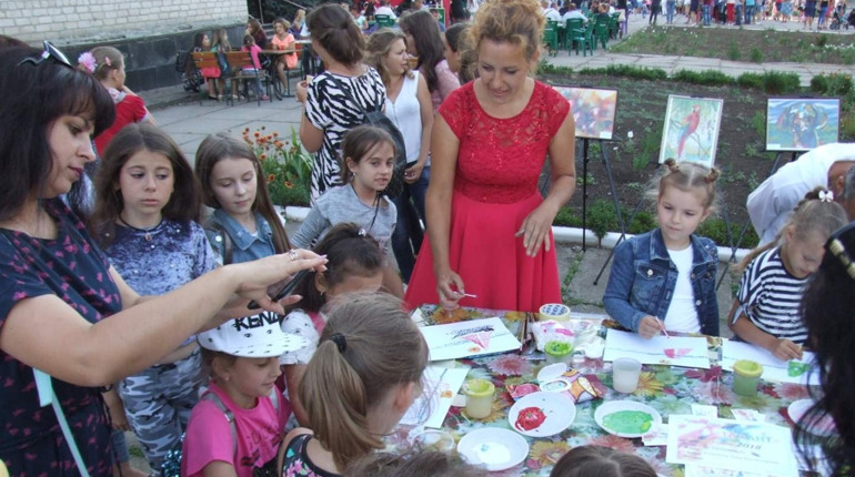 Мрійниця, яка допомагає втілити дитячі бажання. Історія гуляйпільської художниці Ганни Кочеткової