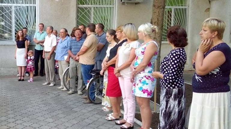 У Біляївці з нагоди Дня державного прапору відбулися урочисті збори поруч з міською радою 