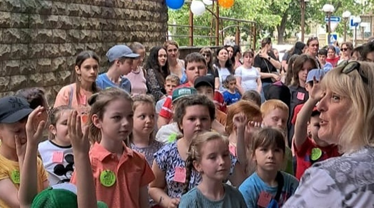 «Щоб сонцю і квітам всміхалися діти»: у Волноваській громаді відбулося свято літа та дитинства