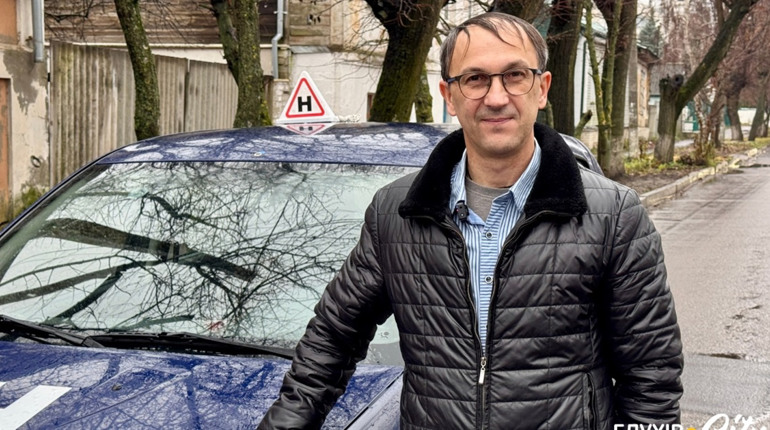 «До зустрічі на дорозі»: інструктор із Глухова про автошколу, курйози та виклики водійських іспитів