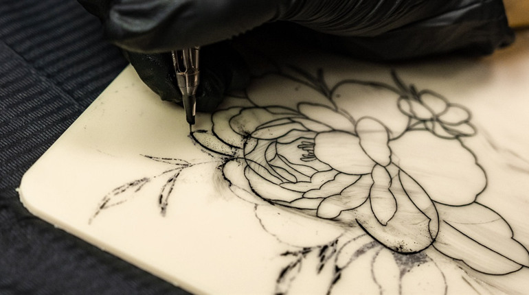 Штучна шкіра для тату: як відпрацьовувати техніку впевнено і без ризику