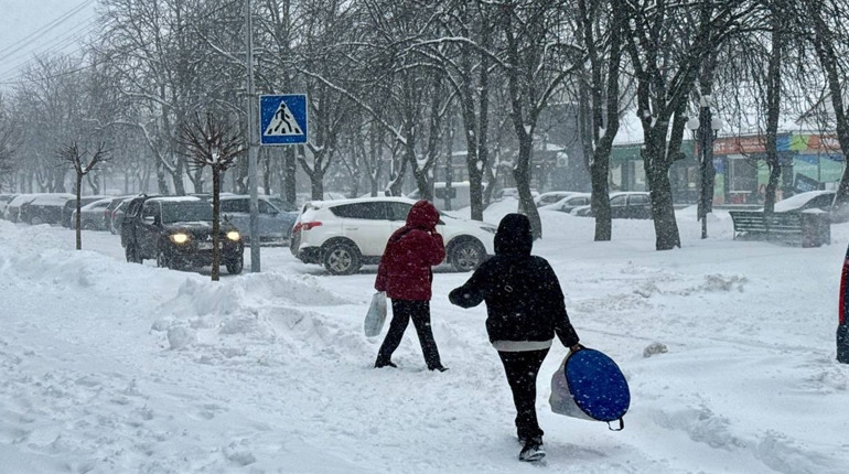 У Сарненській громаді запустили гарячу лінію через негоду: на дорогах працює 20 одиниць техніки