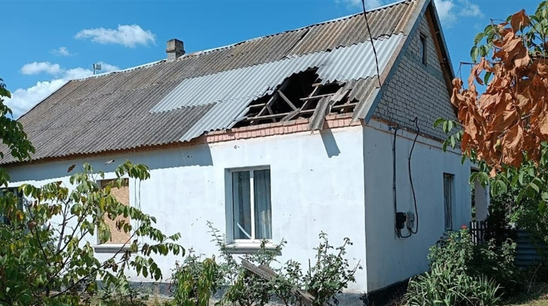 На Херсонщині армія рф атакувала житлові будинки, приватні автівки, кричну інфраструктуру
