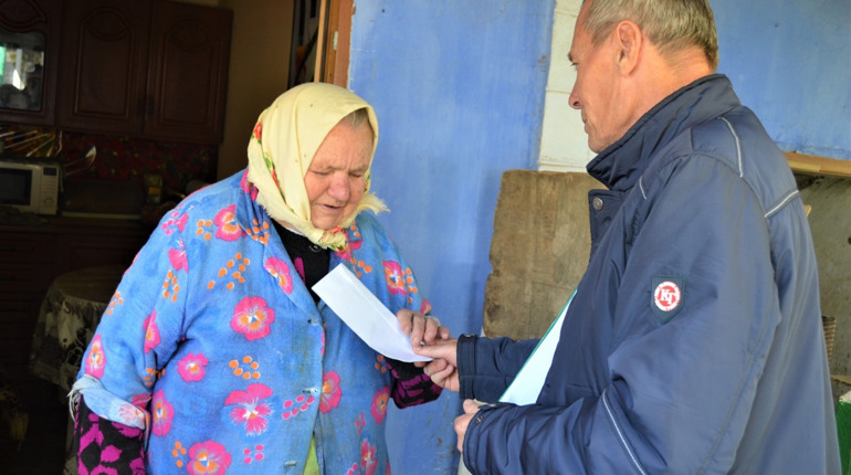 Візит з сюрпризом: як в Біляївській громаді привітали людей поважного віку