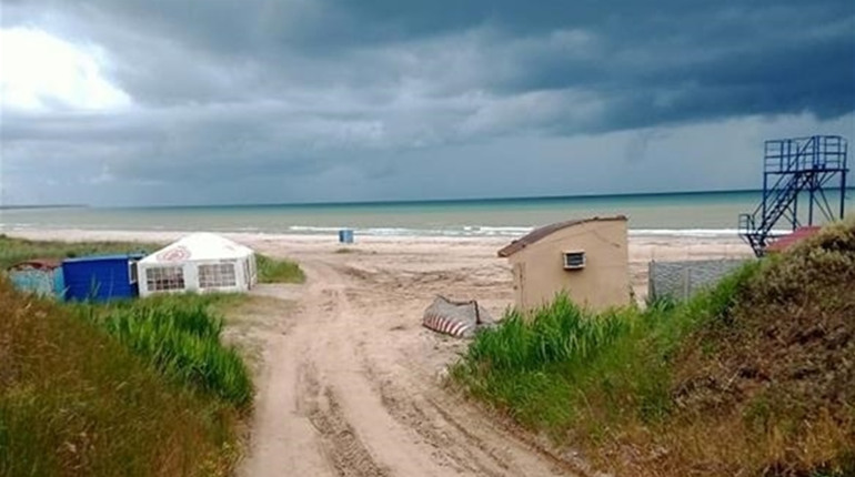 Незаконные шлагбаумы возле пляжей убрали, но они могут вновь появиться