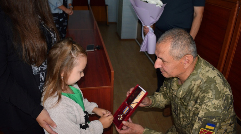 У Дубровиці посмертно відзначили захисника Віталія Шинкарчука