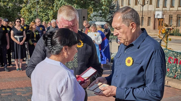 Героя з Дмитрівки Андрія Зарецького нагородили посмертно орден "За мужність" ІІІ та вручили матері
