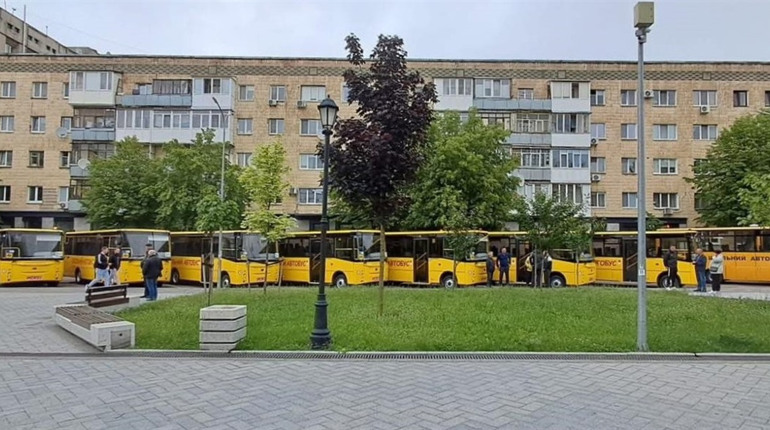Громада на Звягельщині отримала ще один шкільний автобус